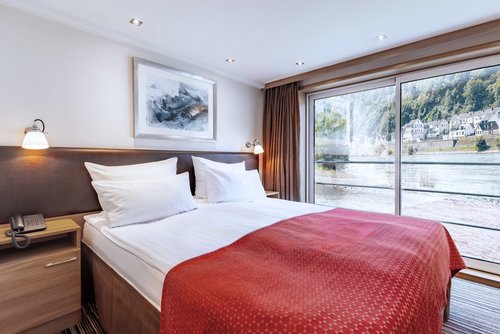 The cabin in category C and D on the A-ROSA ALEA with double bed and juliette balcony.